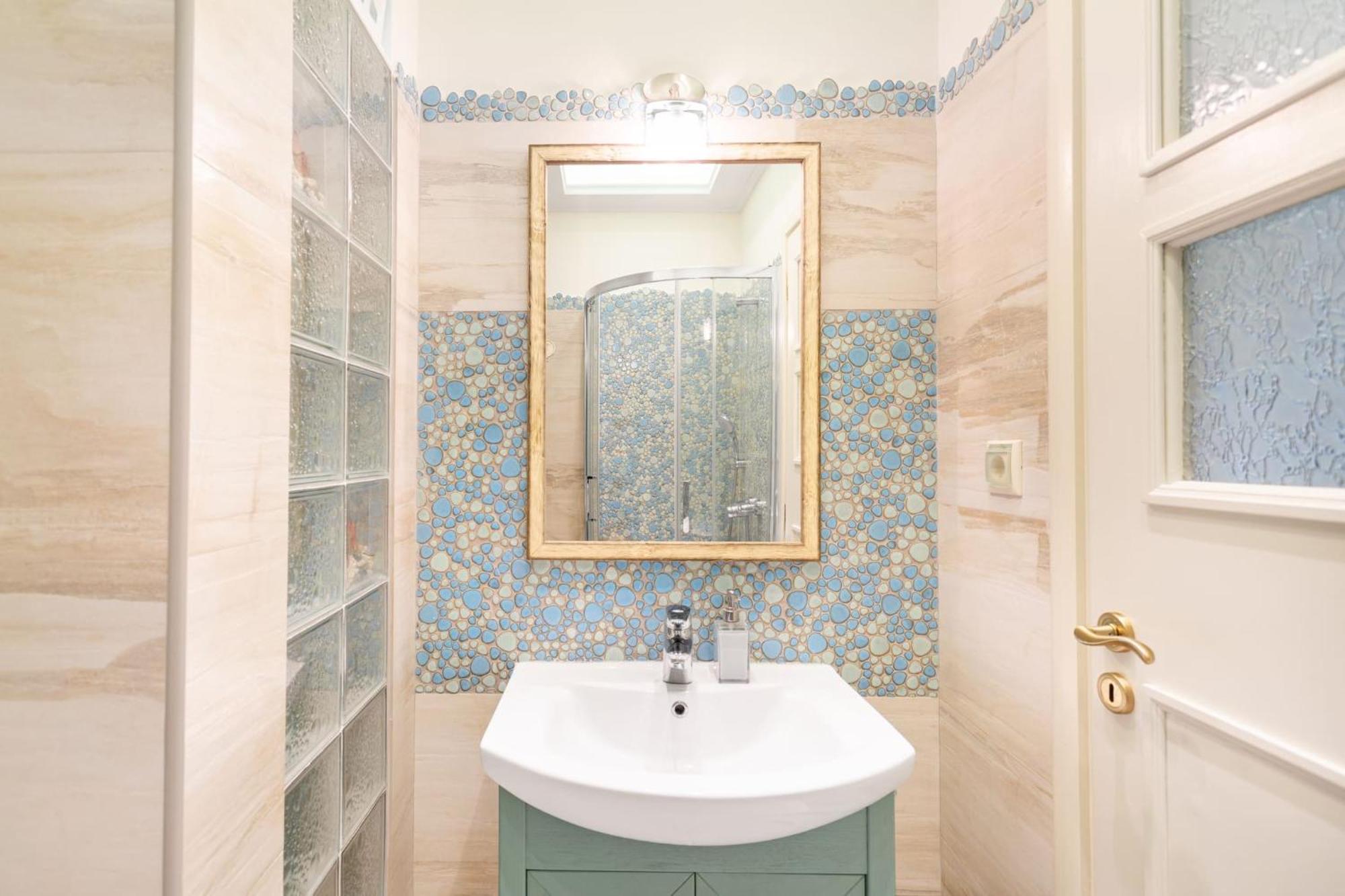 شقة Bright, Calming Retreat With A Balcony Near Metro! أثينا المظهر الخارجي الصورة