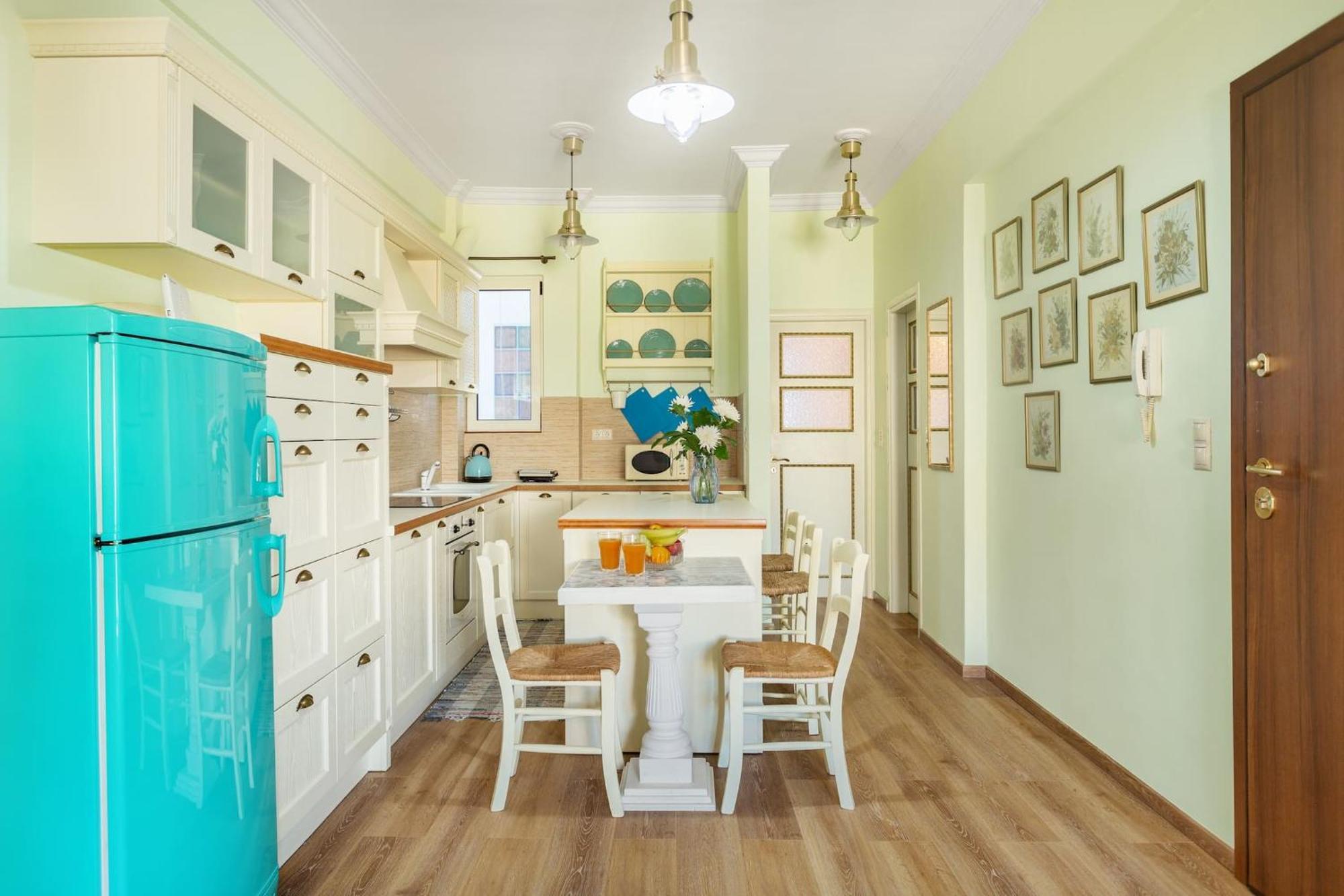 شقة Bright, Calming Retreat With A Balcony Near Metro! أثينا المظهر الخارجي الصورة