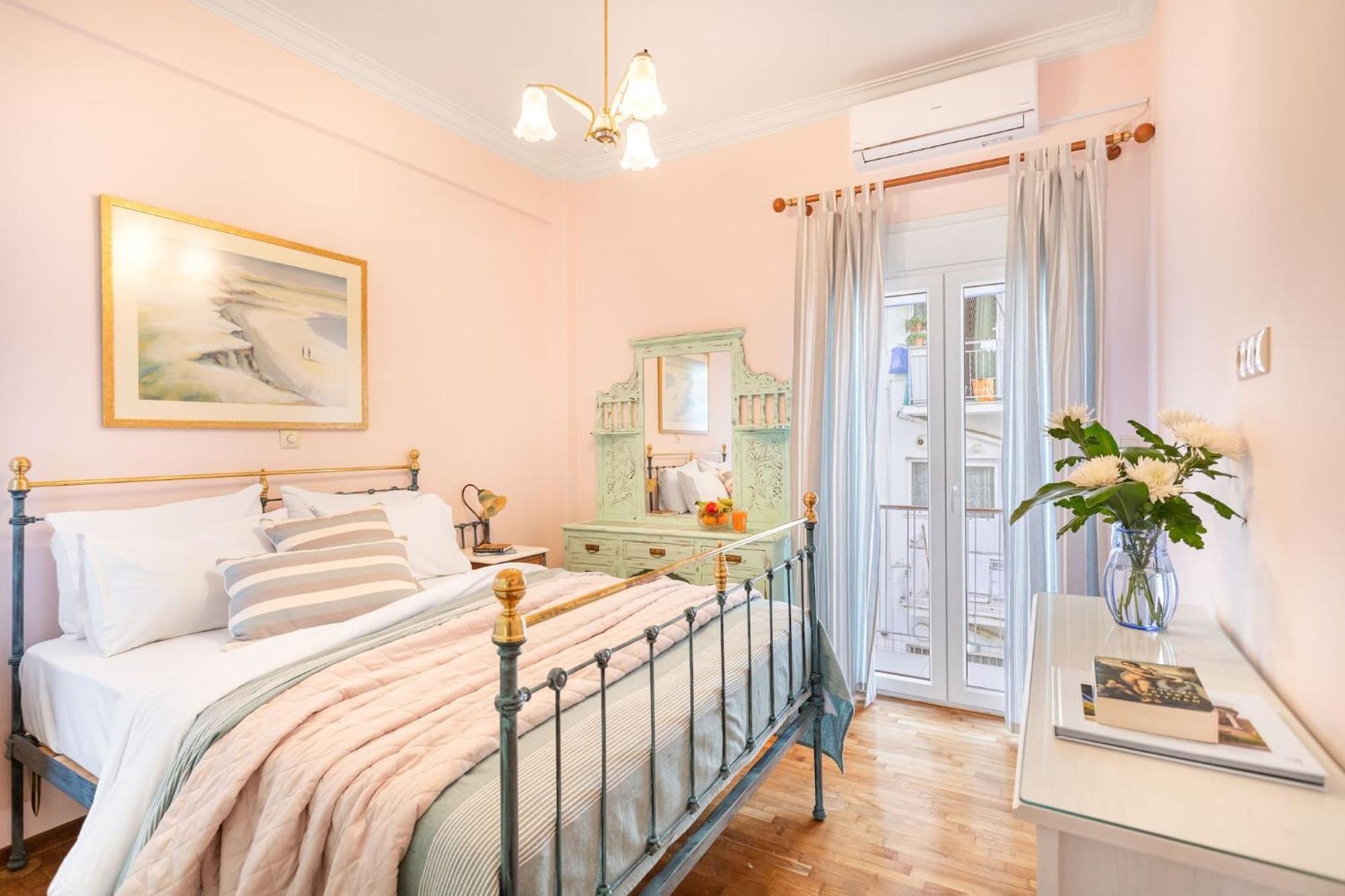 شقة Bright, Calming Retreat With A Balcony Near Metro! أثينا المظهر الخارجي الصورة